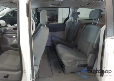 2010 Chrysler Town & Country Touring z USA, uszkodzony, nr VIN 2A4RR5D14AR431665